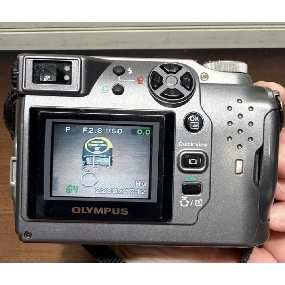 Olympus CAMEDIA C-4000 Zoom 4.0MP Digital Camera Silver W/ Memory Card Tested